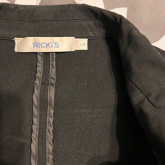 Blazer - Picture 2 of 2